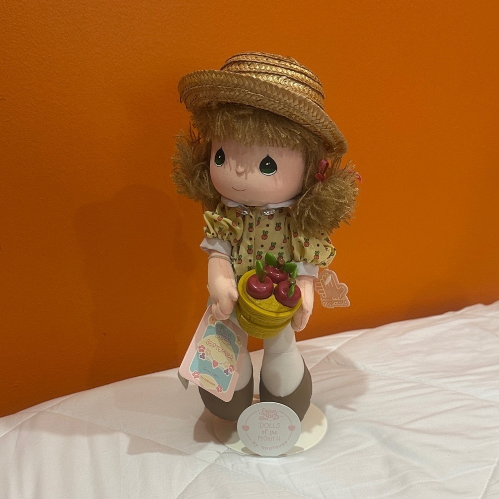 NEW Straw Hat Doll with Basket of Apples - Picture 8 of 9